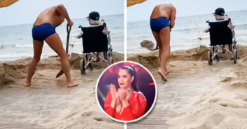 Hombre remueve la arena para que su mamá en silla de ruedas sienta el mar en los pies