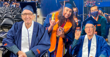 ¡Nunca es tarde para cumplir una meta! Abuelito de 88 años se gradúa de la universidad junto a su nieta