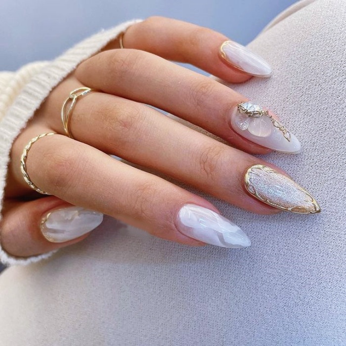 Diseños de uñas en color blanco para esta época navideña
