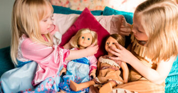 Estudio revela que jugar con muñecas tiene muchos beneficios