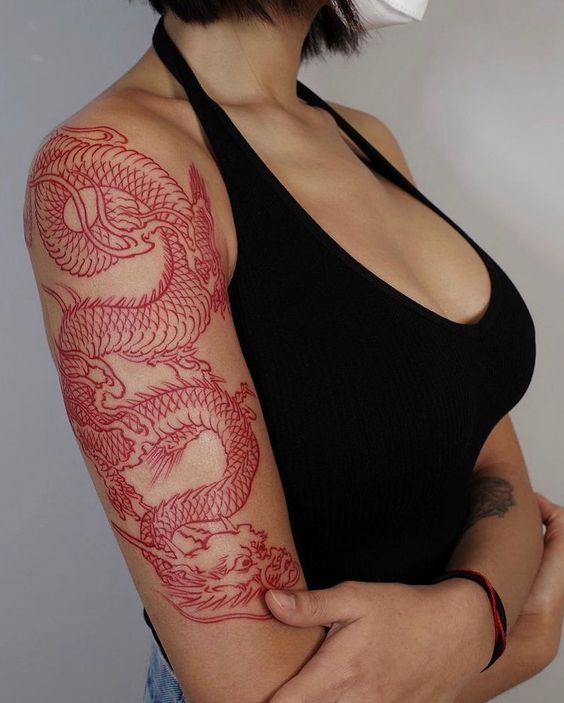 15 Tatuajes en tinta roja que resaltarán tu sensualidad