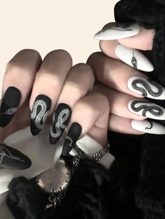 10 Ideas Of Manicures With Snakes That You Will Love If You Love To