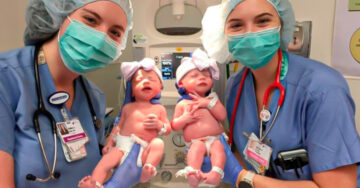 Mamá descubre que las enfermeras que la atendieron tienen los mismos nombres que eligió para sus hijas