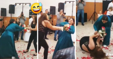 ¡Dale, con la silla! Dos mujeres se pelean por el ramo de flores en una boda