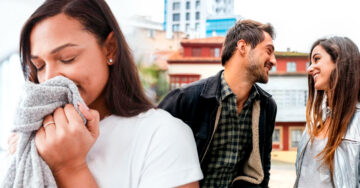 Según la ciencia: Las mujeres pueden identificar a los hombres solteros por el olor