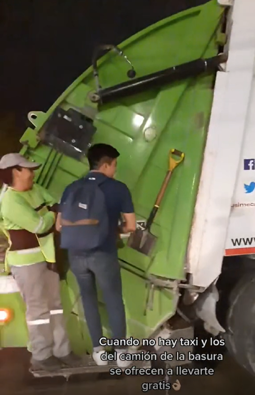 Joven Asegura Utiliz Un Cami N De Basura Para Transportarse