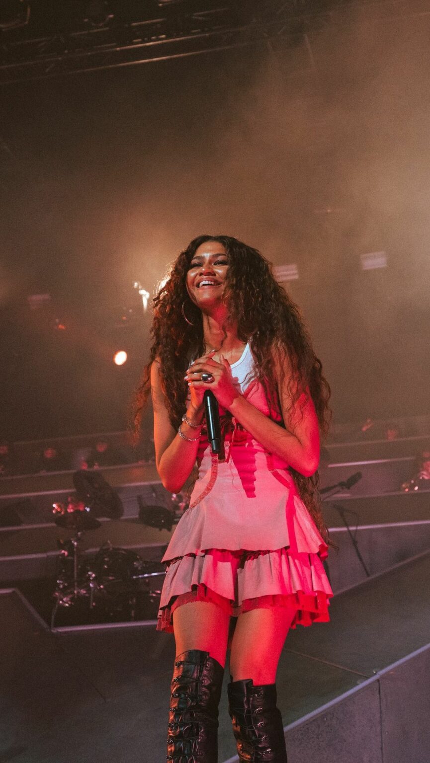 Zendaya canta con Labrinth y sorprende a todos en el Coachella